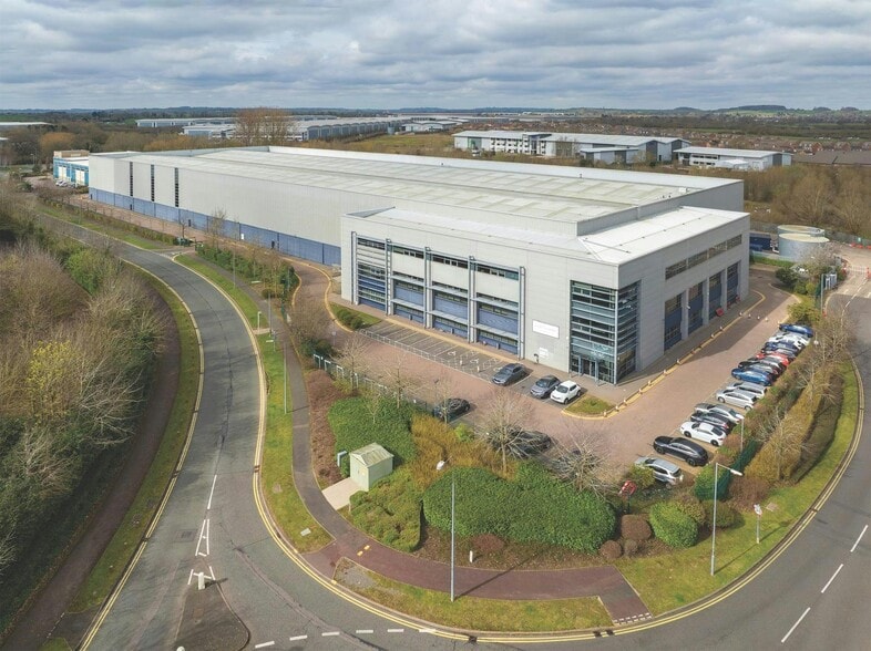 Cob Dr, Northampton to rent - Building Photo - Image 2 of 5