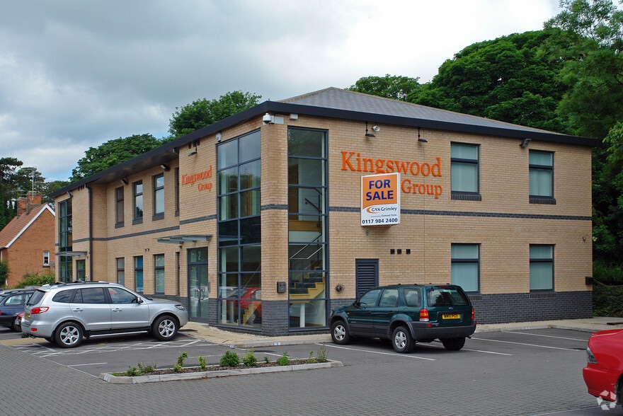 Stirling Rd, Swindon to rent - Building Photo - Image 2 of 2