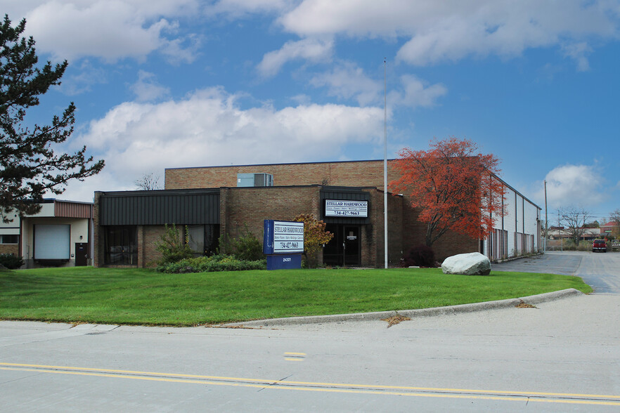 24301 Indoplex Cir, Farmington, MI for rent - Building Photo - Image 1 of 6