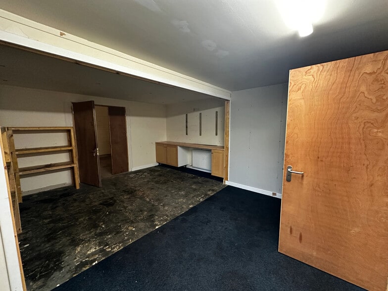 Inveralmond Way, Perth to rent - Building Photo - Image 2 of 11