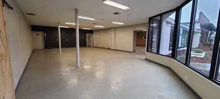 960-990 Commercial St SE, Salem, OR for rent Interior Photo- Image 1 of 10