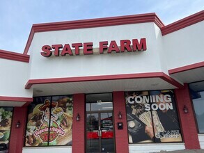 22W535 Butterfield Rd, Glen Ellyn, IL to rent Interior Photo- Image 2 of 2