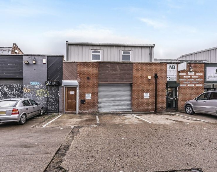 High Rd, London for sale - Primary Photo - Image 1 of 1