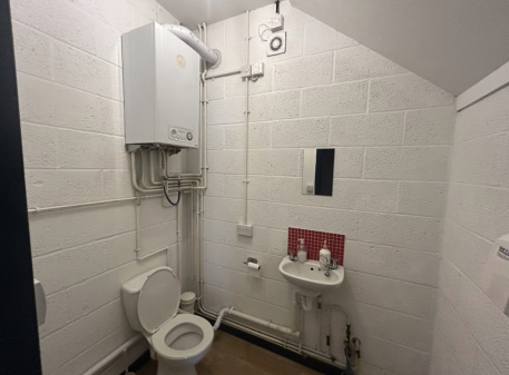 Delamare Rd, Cheshunt to rent Interior Photo- Image 1 of 4