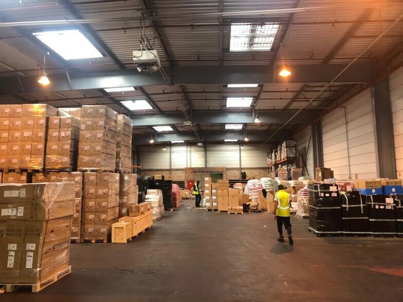 12 Rue Eugene Pottier, MARLY-LA-VILLE to rent - Interior Photo - Image 2 of 6