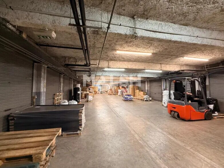 Light Industrial in Vaulx-en-Velin for sale - Interior Photo - Image 2 of 19