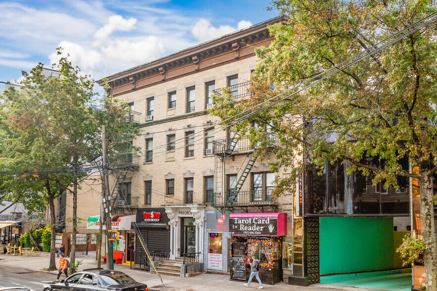 25-38 Astoria Blvd, Astoria, NY for sale - Primary Photo - Image 1 of 1