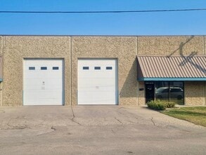 52 129 Av NW, Edmonton, AB to rent Interior Photo- Image 2 of 13