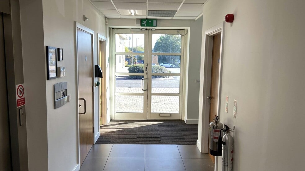 Athena Ct, Warwick to rent - Interior Photo - Image 2 of 12