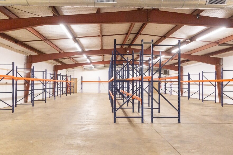 916 S Locust St, Denton, TX to rent - Interior Photo - Image 3 of 21