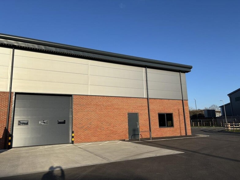 Sperry Way, Stonehouse to rent - Building Photo - Image 2 of 11