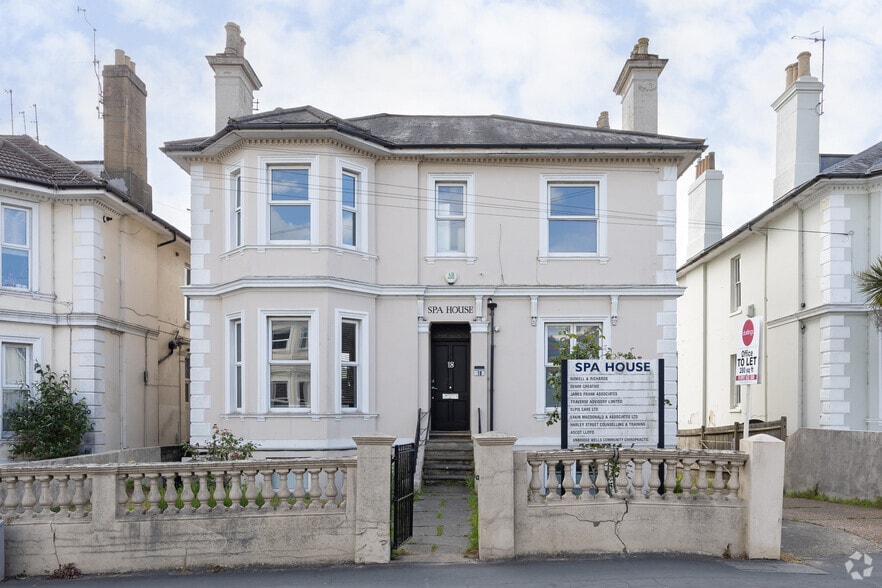 18 Upper Grosvenor Rd, Tunbridge Wells to rent - Building Photo - Image 2 of 3