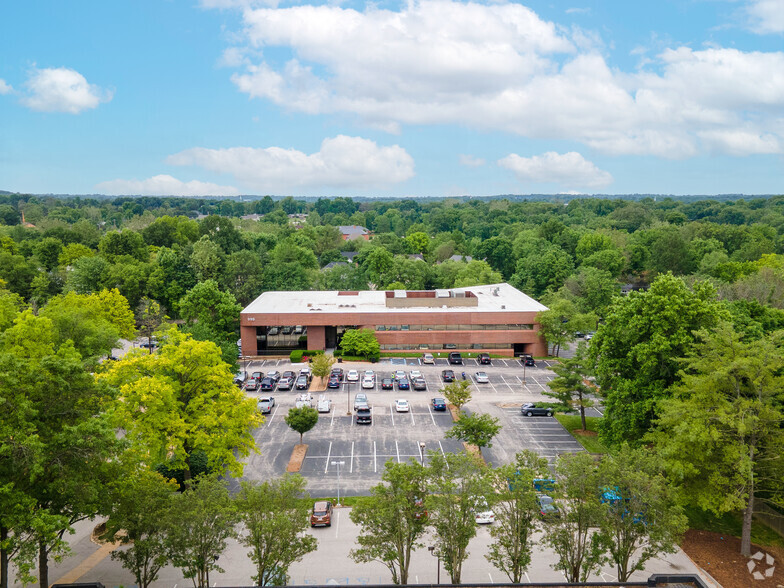 999 Executive Parkway Dr, Creve Coeur, MO for rent - Building Photo - Image 3 of 4