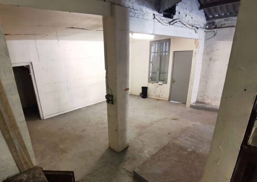 Industrial in Paris to rent - Building Photo - Image 2 of 6