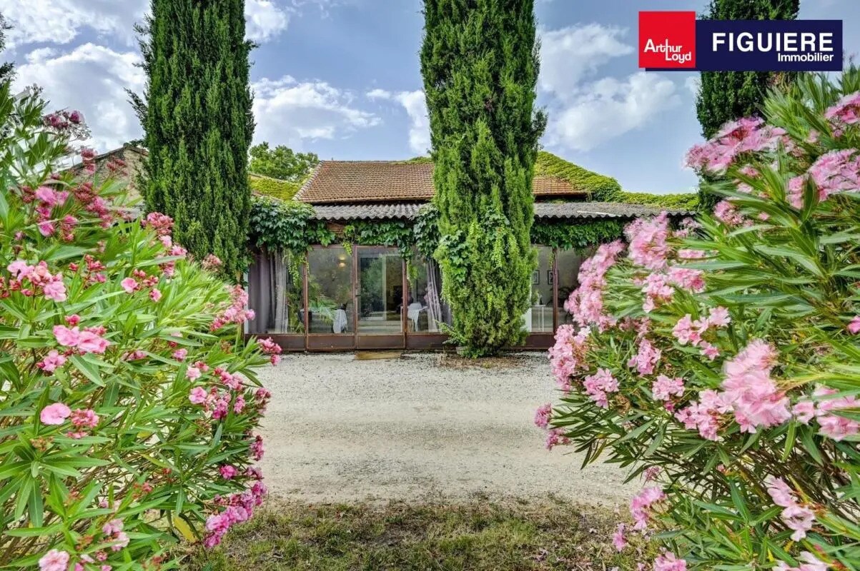 Office in Aix-en-Provence to rent Building Photo- Image 1 of 3