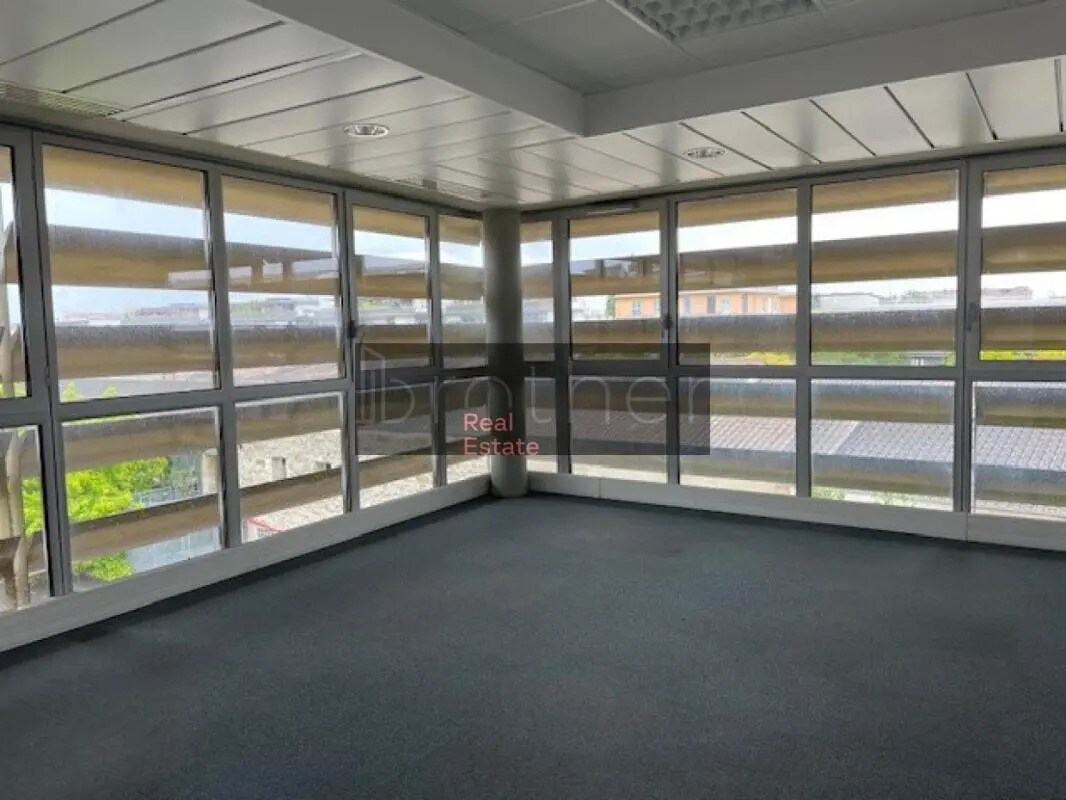 Office in Bordeaux to rent Interior Photo- Image 1 of 6