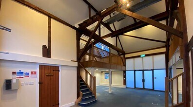 Two Mile Ln, Highnam to rent Interior Photo- Image 2 of 7