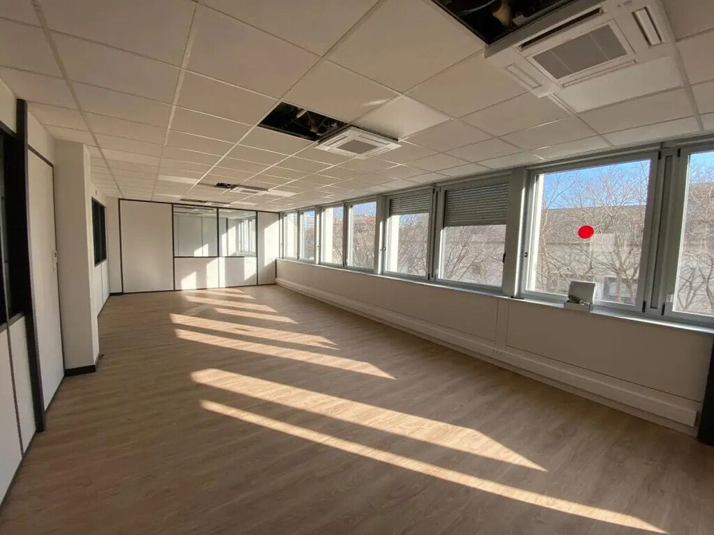 Location Bureaux 235 m² à 470 m² - Photo 1