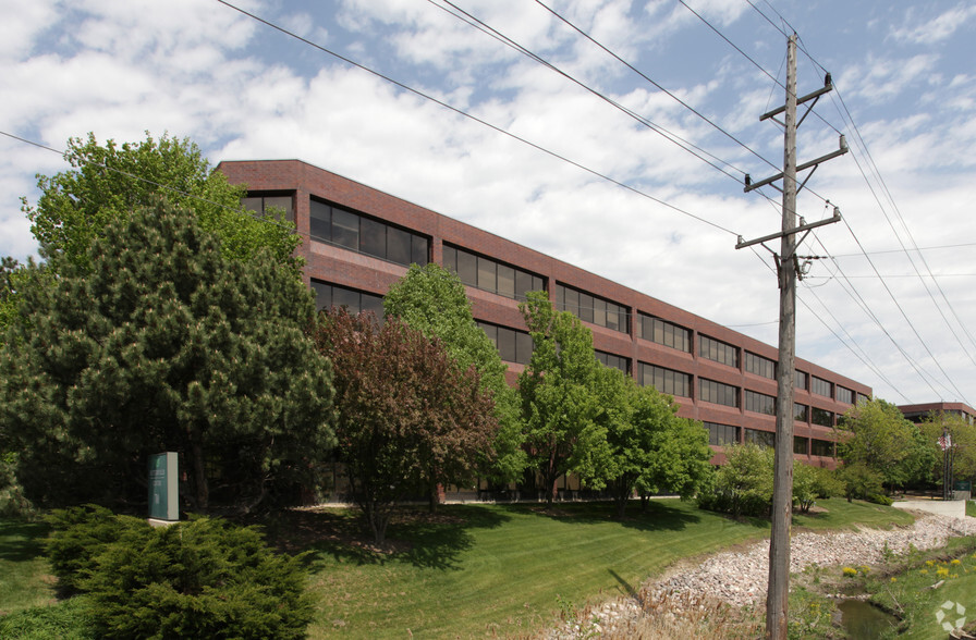 700 E Butterfield Rd, Lombard, IL for rent - Building Photo - Image 3 of 8