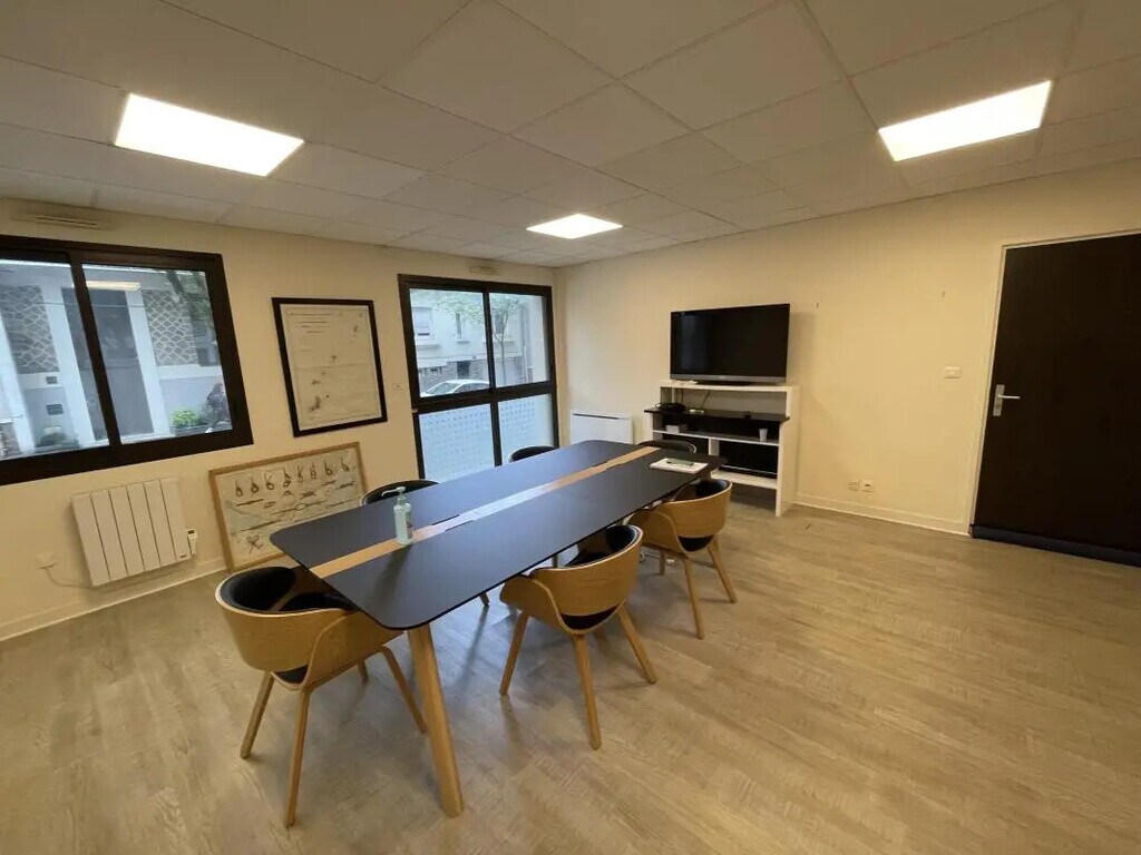 Location Bureaux 142 m² - Photo 1