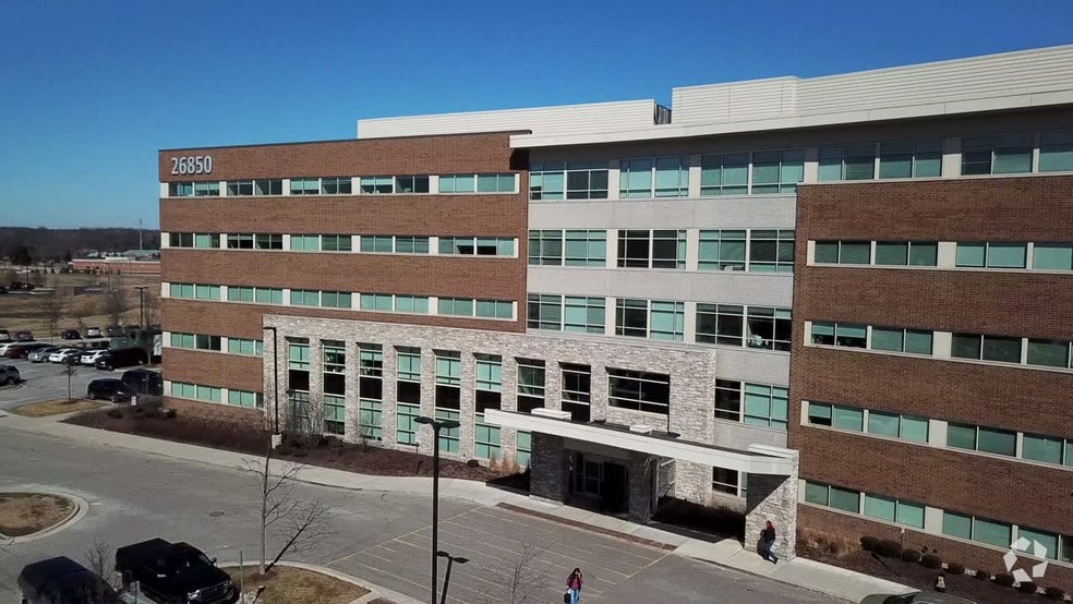 26850 Providence Pky, Novi, MI to rent - Aerial Video - Image 2 of 10