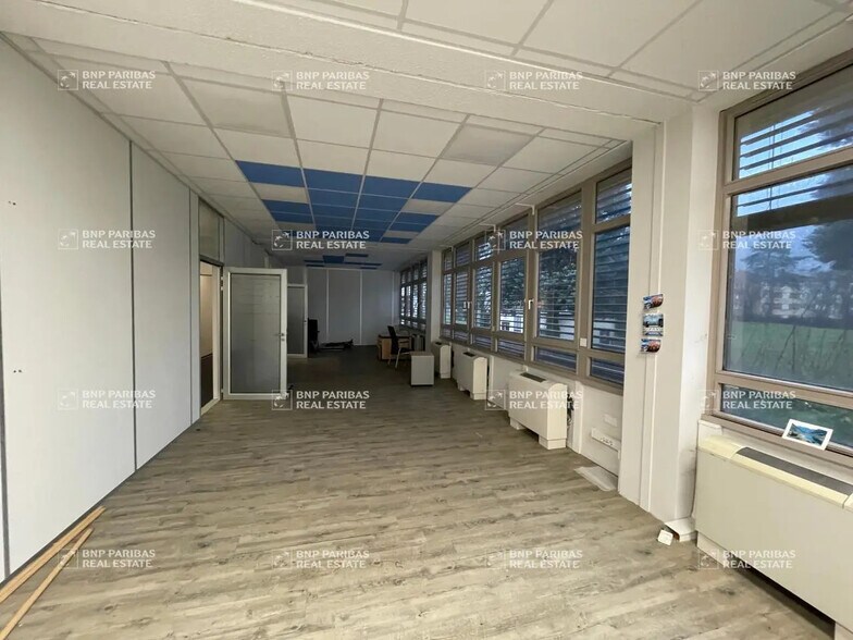 Office in SAINT-MARTIN-D'HERES to rent - Primary Photo - Image 3 of 8