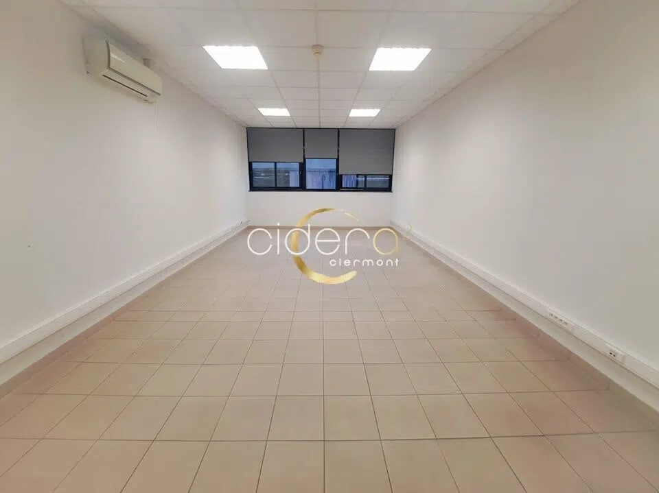 Location Bureaux 149 m² - Photo 1