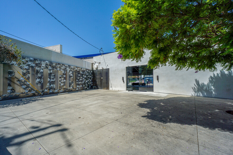 8626-8630 Melrose Ave, Los Angeles, CA for rent - Building Photo - Image 3 of 3