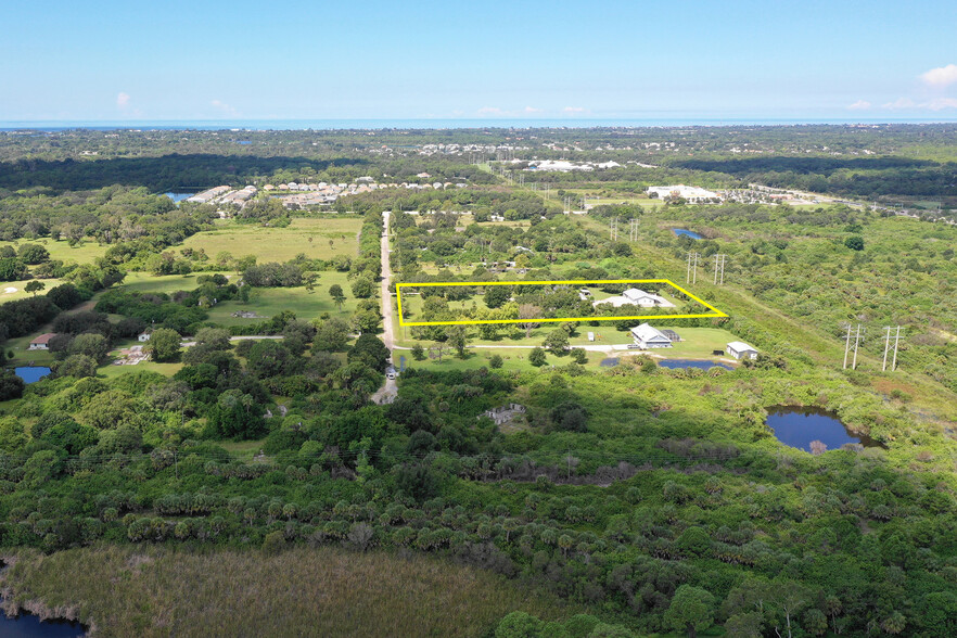 2805 Curry Ln, Nokomis, FL for rent - Building Photo - Image 3 of 5