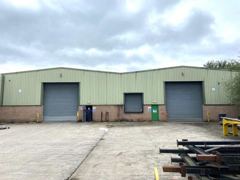 12A Metcalf Dr, Accrington to rent - Building Photo - Image 3 of 7