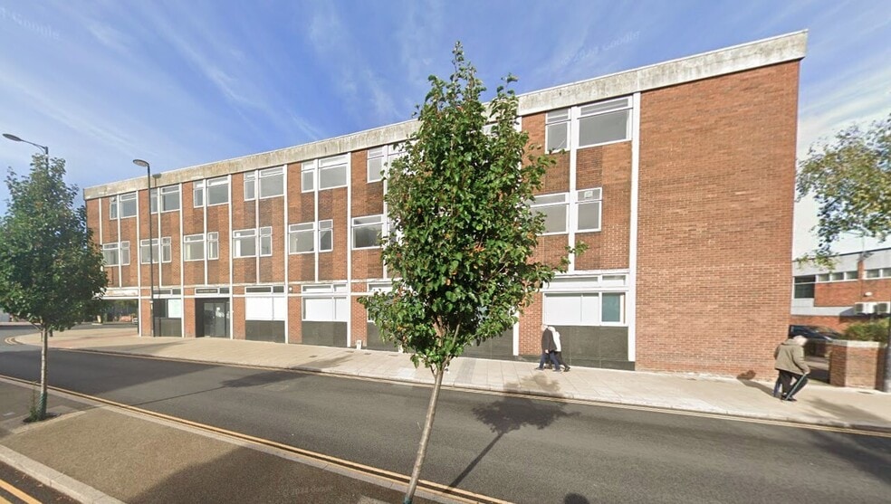 4 High St N, Dunstable to rent - Building Photo - Image 2 of 4