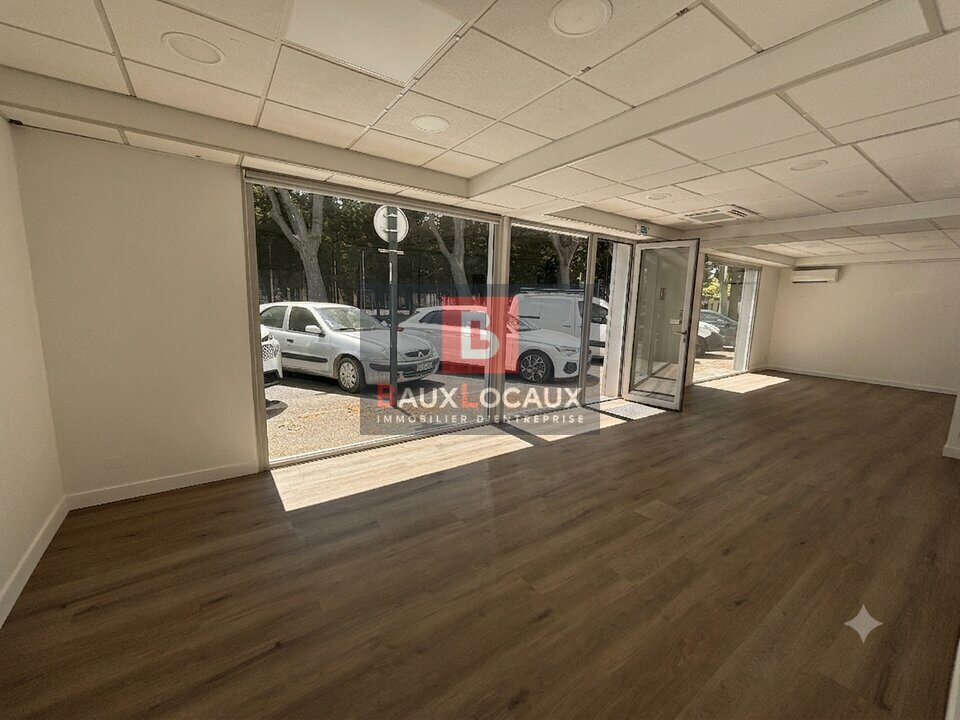 Light Industrial in Avignon for sale Interior Photo- Image 1 of 11