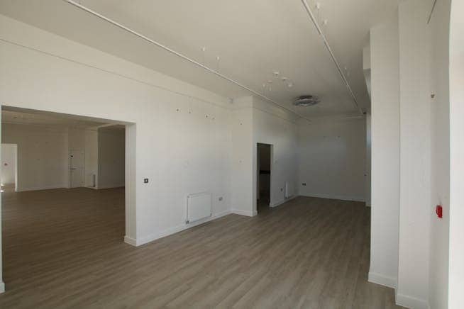 2 Crown Sq, Dorchester to rent Interior Photo- Image 1 of 4