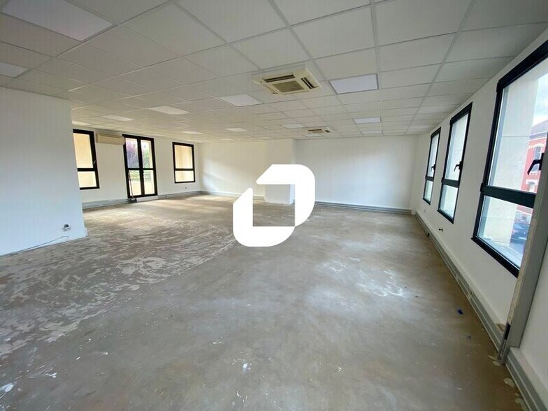 Office in Asnières-sur-Seine to rent - Building Photo - Image 3 of 23