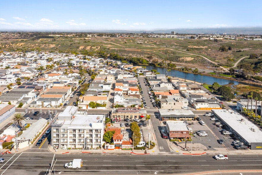 6204 W Coast Hwy, Newport Beach, CA for rent - Building Photo - Image 3 of 9