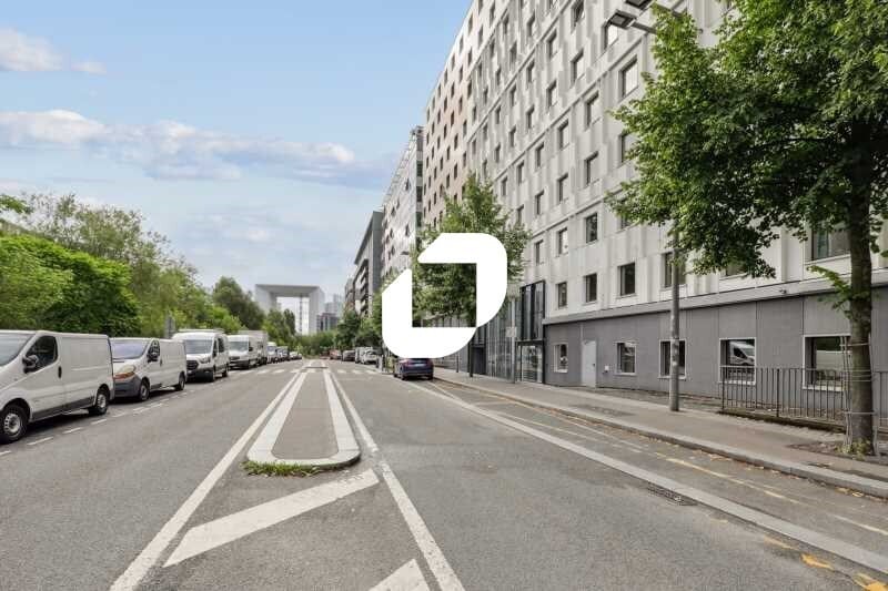 24 Boulevard De Pesaro, Nanterre to rent - Building Photo - Image 3 of 25