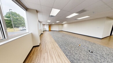 1005 Beau Terre Dr, Bentonville, AR to rent Interior Photo- Image 2 of 20