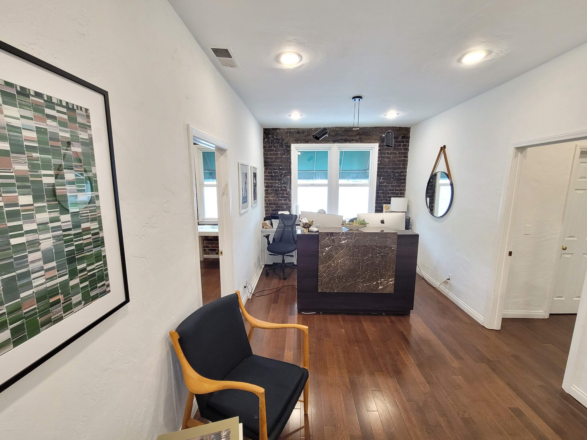 9032-9040 Burton Way, Beverly Hills, CA to rent Interior Photo- Image 1 of 5