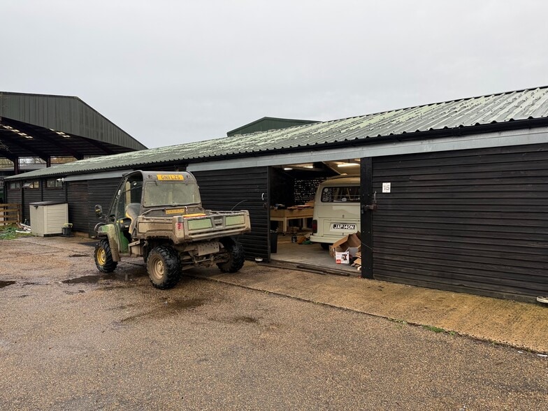 Unit 16 Charlwood Place, Norwood Hill Rd, Horley to rent - Building Photo - Image 1 of 3