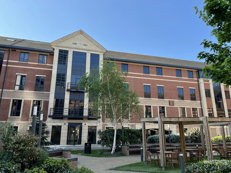 3 Victoria Rd, Leeds to rent - Building Photo - Image 2 of 28