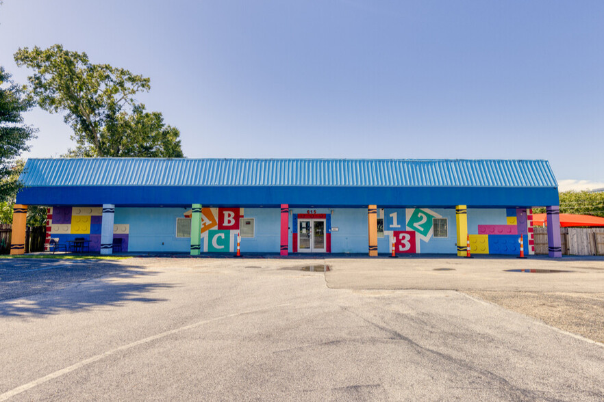 615 Howard Ave, Biloxi, MS for sale - Primary Photo - Image 1 of 1