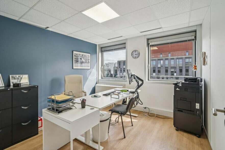 Office in Noisy-le-Grand to rent - Interior Photo - Image 2 of 12