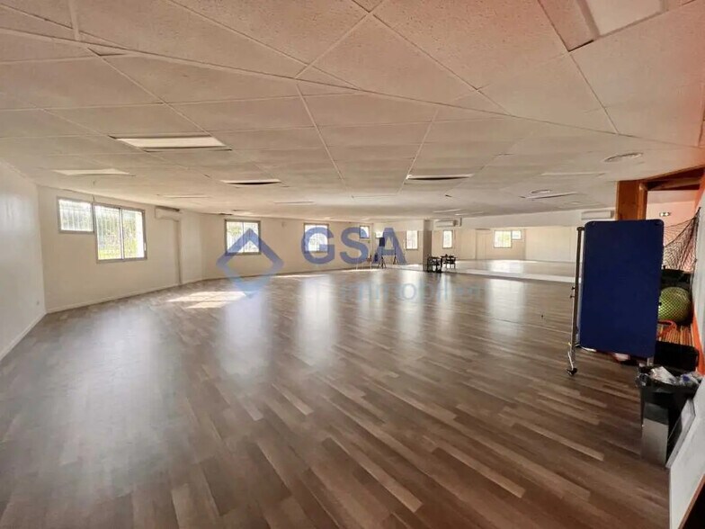 Light Industrial in Bondoufle for sale - Building Photo - Image 3 of 8