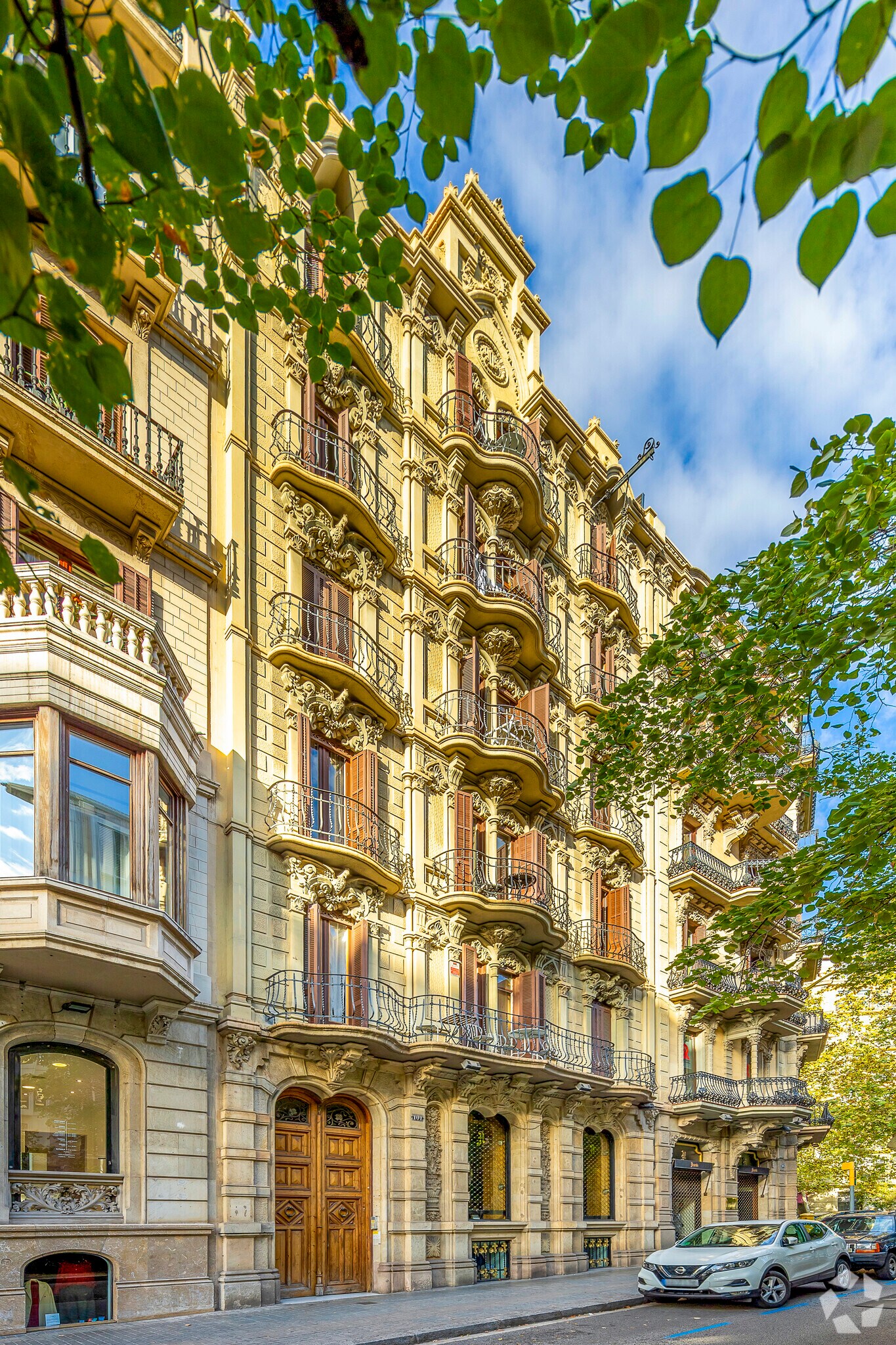 Retail in Barcelona, Barcelona to rent Building Photo- Image 1 of 5