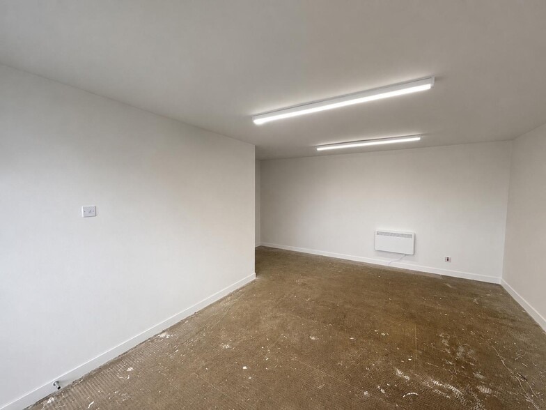 105-107 Castle St, Inverness to rent - Building Photo - Image 3 of 5