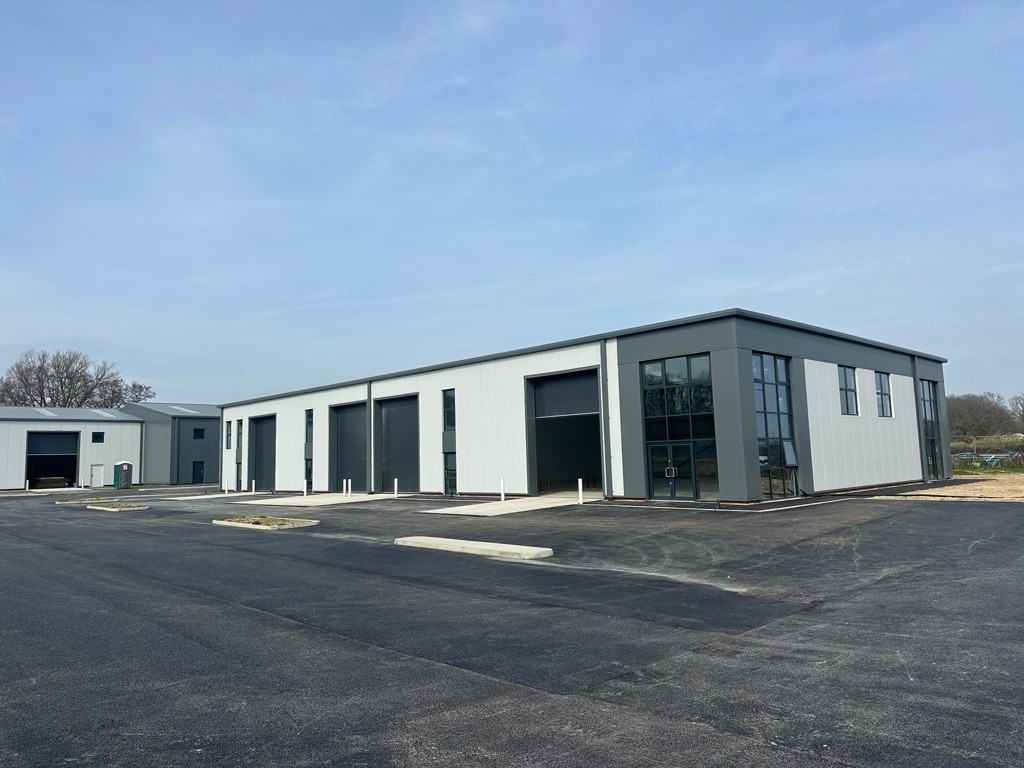 44 Ingrams Av, Bexhill On Sea to rent Building Photo- Image 1 of 5