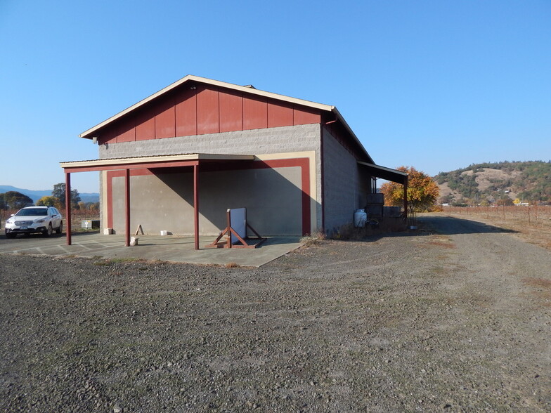 707 Hess Ln, Roseburg, OR for rent - Primary Photo - Image 1 of 14