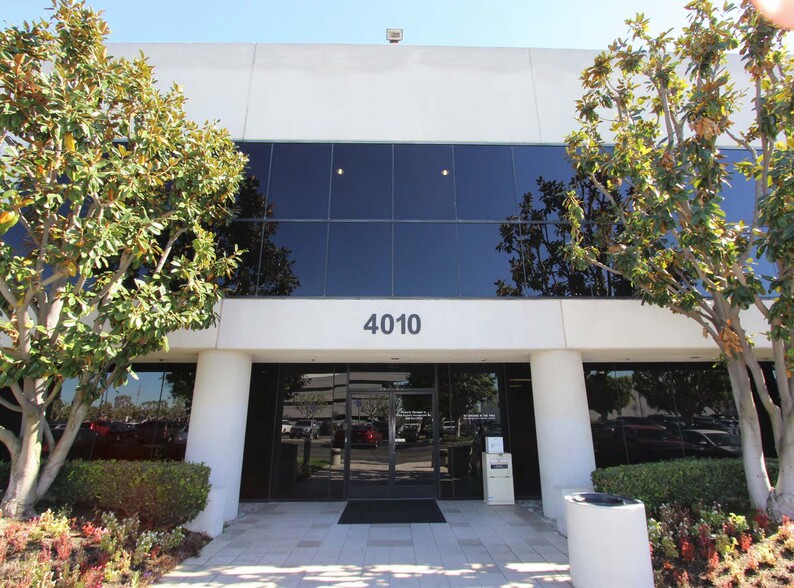 4010 Watson Plaza Dr, Lakewood, CA for rent - Building Photo - Image 1 of 11