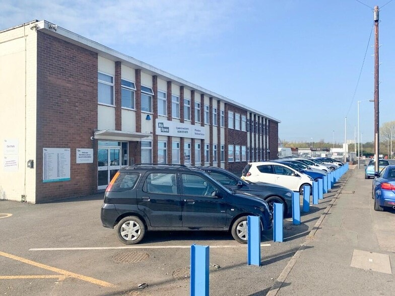 Planetary Rd, Willenhall to rent - Building Photo - Image 3 of 17