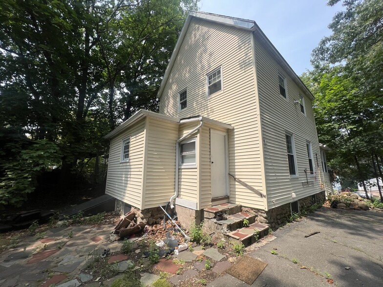 82 Hemlock St, West Haven, CT for sale - Building Photo - Image 2 of 12